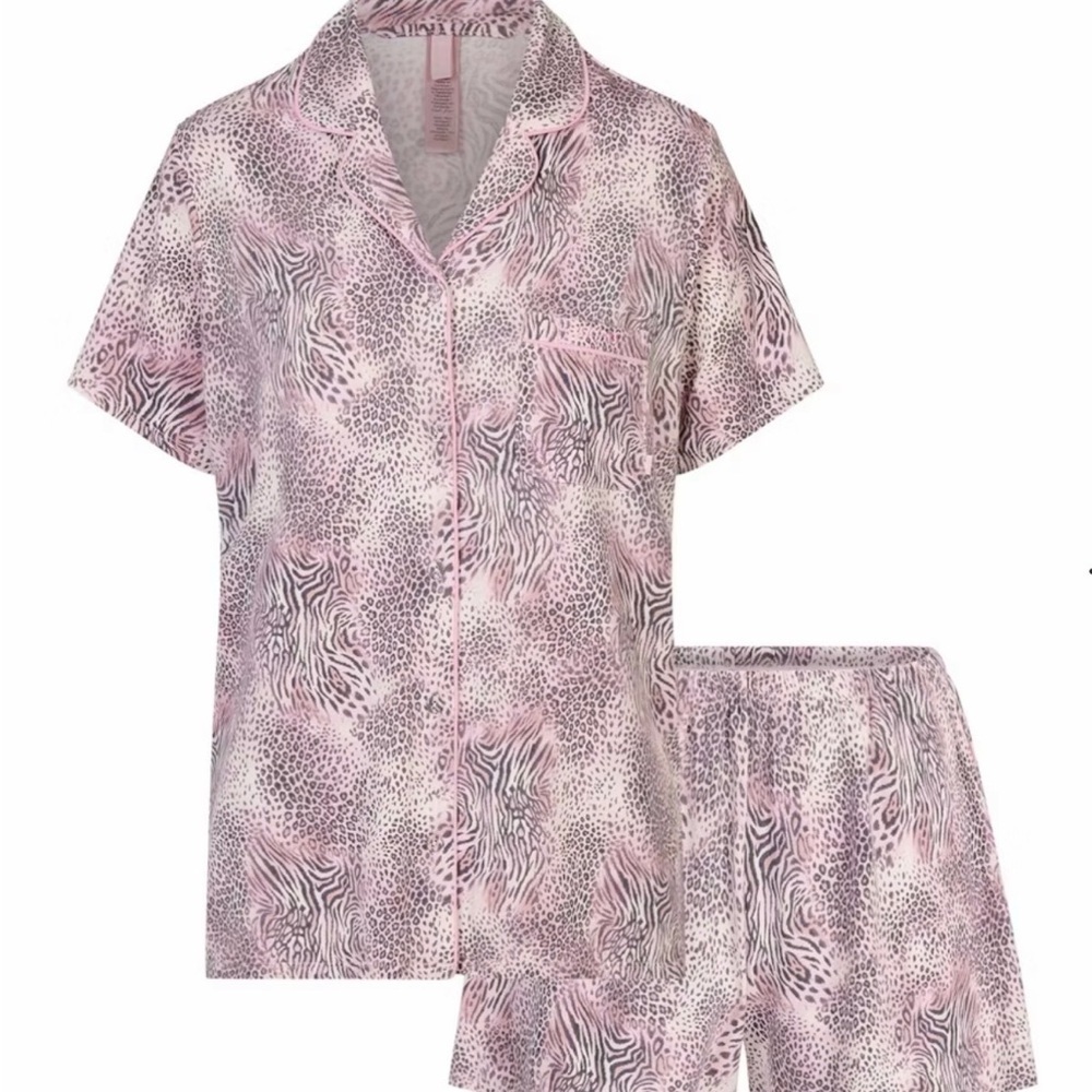NWT Skims Sleep Short Sleeve Button Up Set in Bloom Mini Multi Animal - Picture 4 of 5